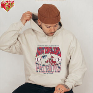 New England Patriots Classic Team Helmet Long Sleeve T Shirt