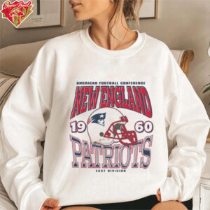 New England Patriots Classic Team Helmet Long Sleeve T Shirt