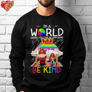 Skyline Snoopy and Charlie Brown in world where you can be anything Washington Commanders shirt