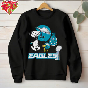 Snoopy and Woodstock walking Philadelphia Eagles shirt