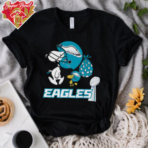 Snoopy and Woodstock walking Philadelphia Eagles shirt