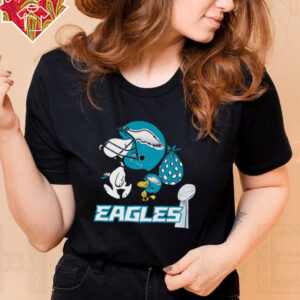 Snoopy and Woodstock walking Philadelphia Eagles shirt